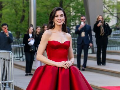 Photo: Getty Images. Anne Hathaway wearing Louis Vuitton